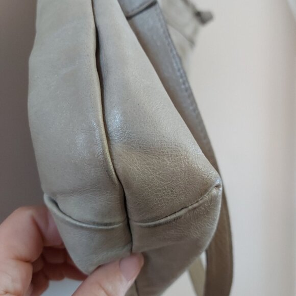 Anna Corinna leather mid city fold over tote - Picture 6 of 12